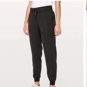 Lululemon On The Fly Jogger Black size 4 perfect condition